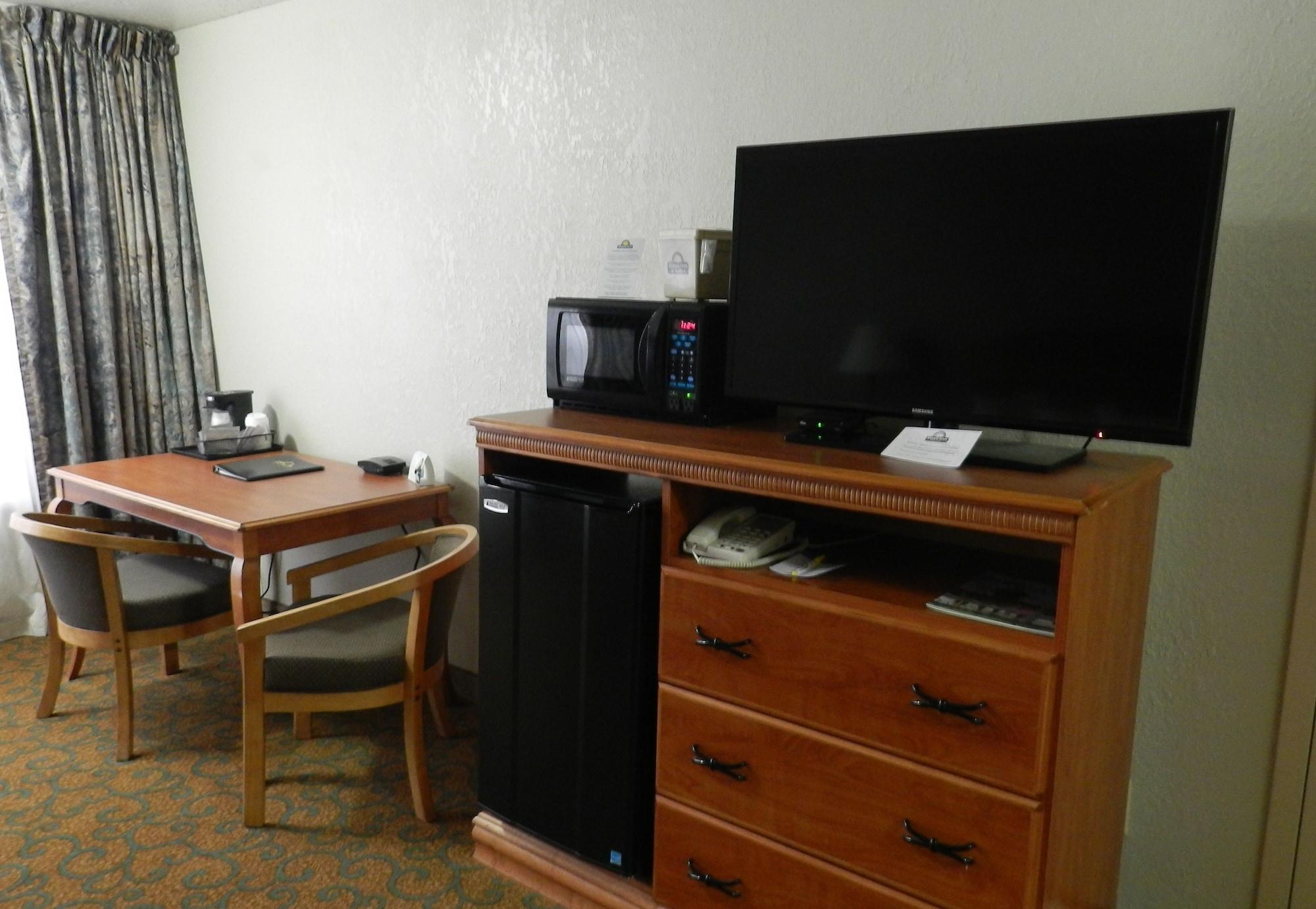 Hotel Clarion Pointe Rhinelander Downtown Extérieur photo