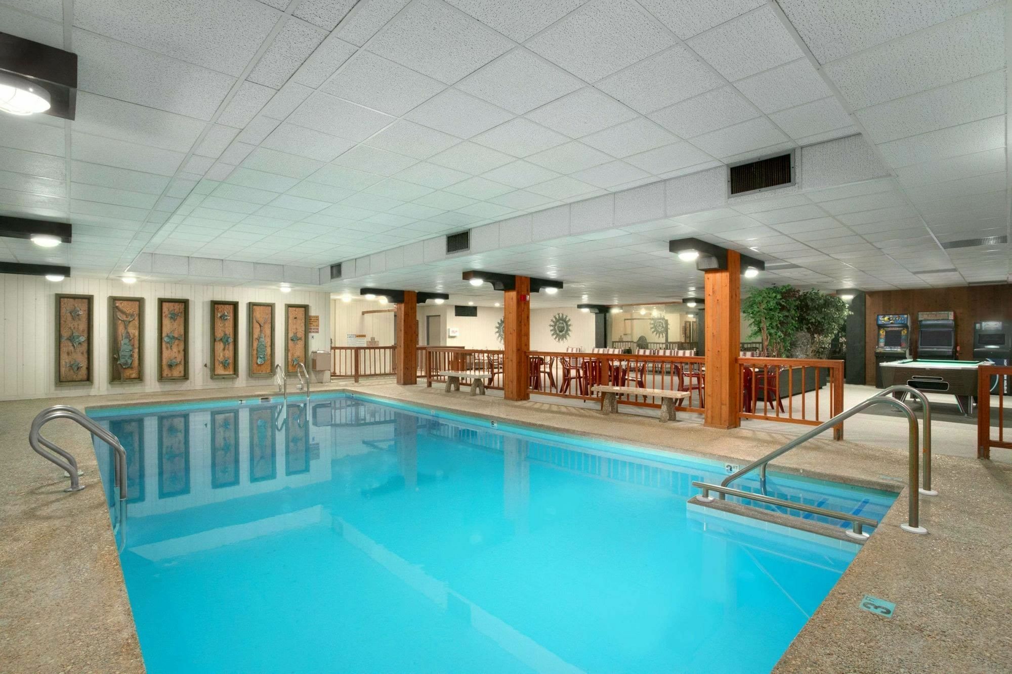 Hotel Clarion Pointe Rhinelander Downtown Extérieur photo